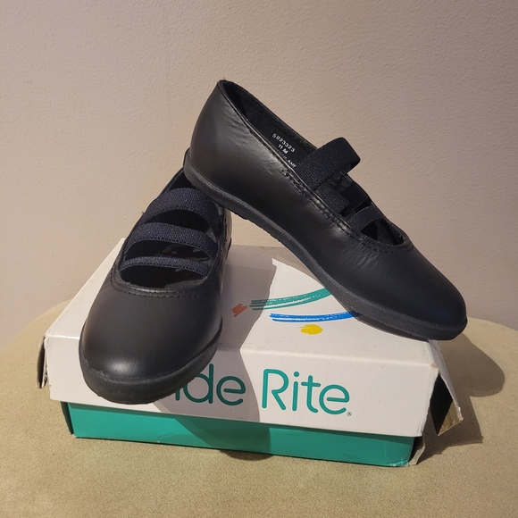 Stride Rite Black Kids Shoes - Picture 1 of 7